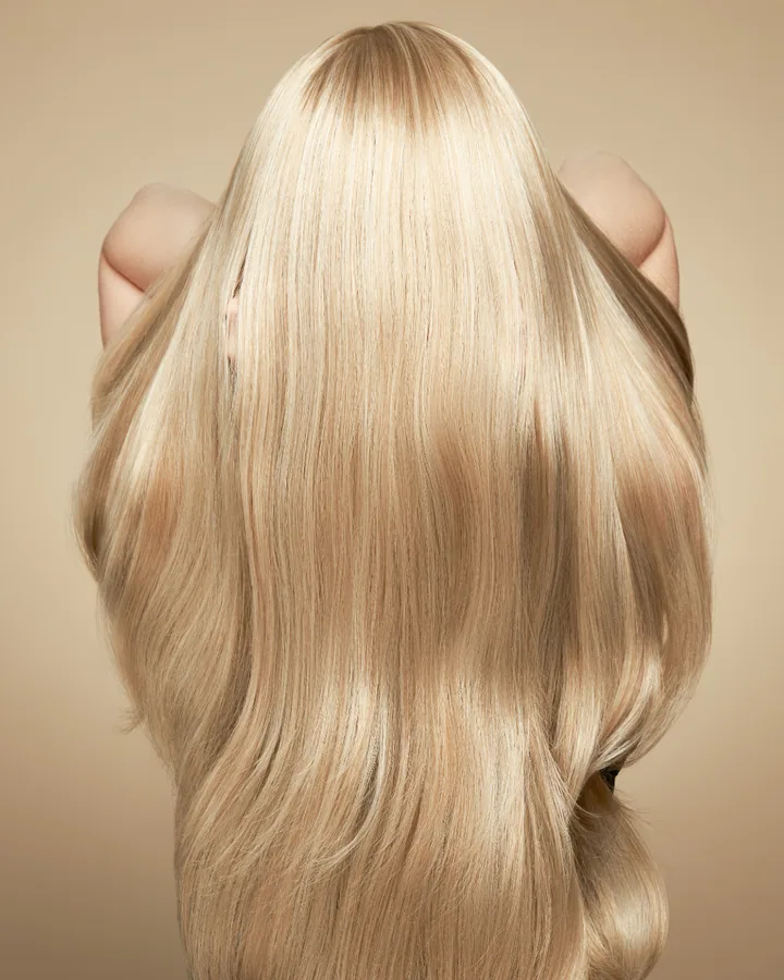 Szampański blond — inspiracja koloru włosów